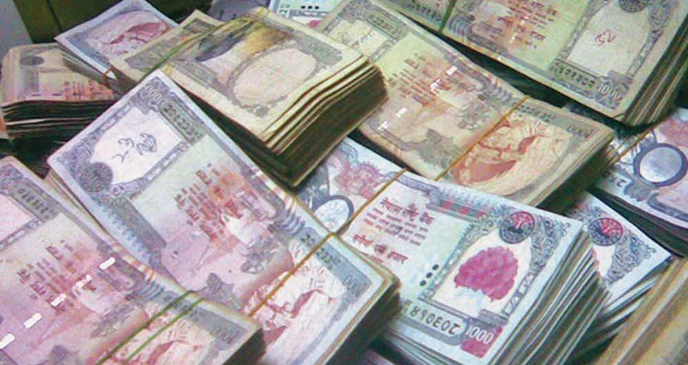 दोलखामा स्रोत नखुलेको करिब २० लाखसहित दुईजना पक्राउ