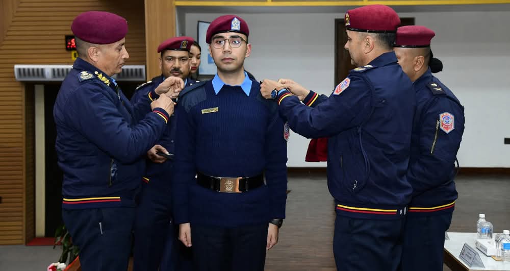 आईजीपी कार्कीद्धारा नवनियुक्त प्राविधिक इन्स्पेक्टरहरुलाई दर्ज्यानी चिन्ह र नियुक्तिपत्र प्रदान